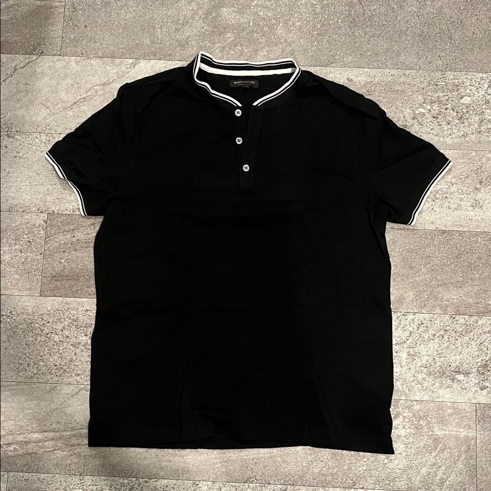 Men’s black button up standard fit shirt